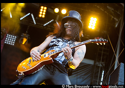 Slash performing at Hellfest, CLisson, France, 19 June 2010