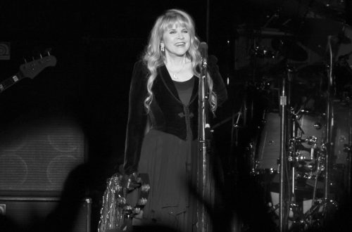 Stevie Nicks of Fleetwood Mac performing in 2013
